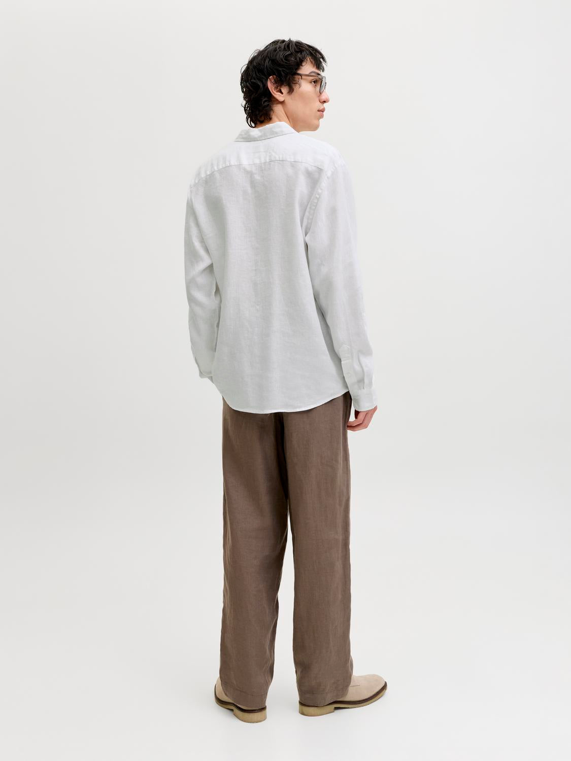 model_shot-back